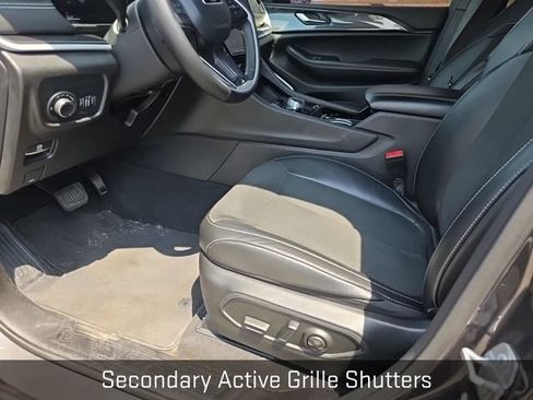 Used 2022 Jeep Grand Cherokee Altitude AWD/4WD image 6