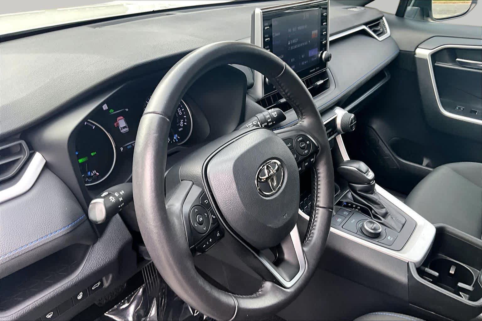 Used 2022 Toyota RAV4 SE w/ Convenience Package AWD/4WD image 18