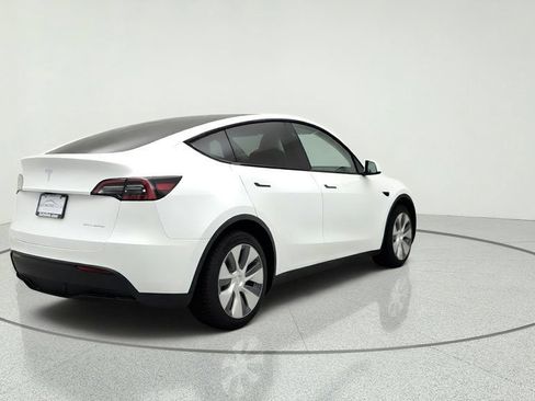 Used 2023 Tesla Model Y AWD image 5
