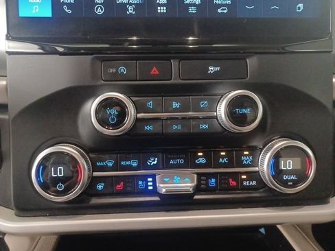 Used 2024 Ford Expedition XLT RWD image 34