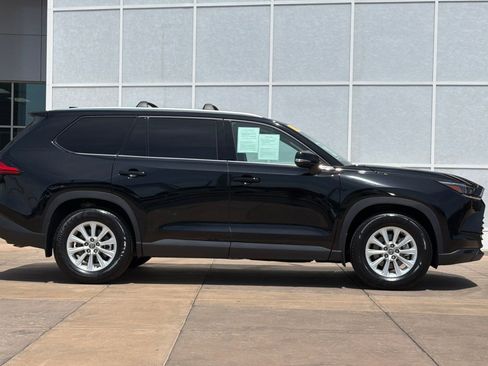 Used 2024 Toyota Grand Highlander AWD image 3