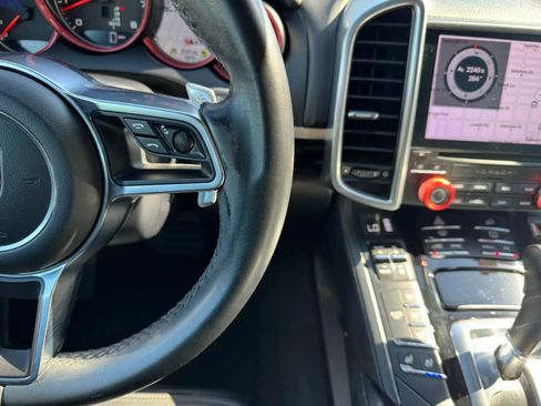 Used 2017 Porsche Cayenne Platinum Edition AWD/4WD image 28