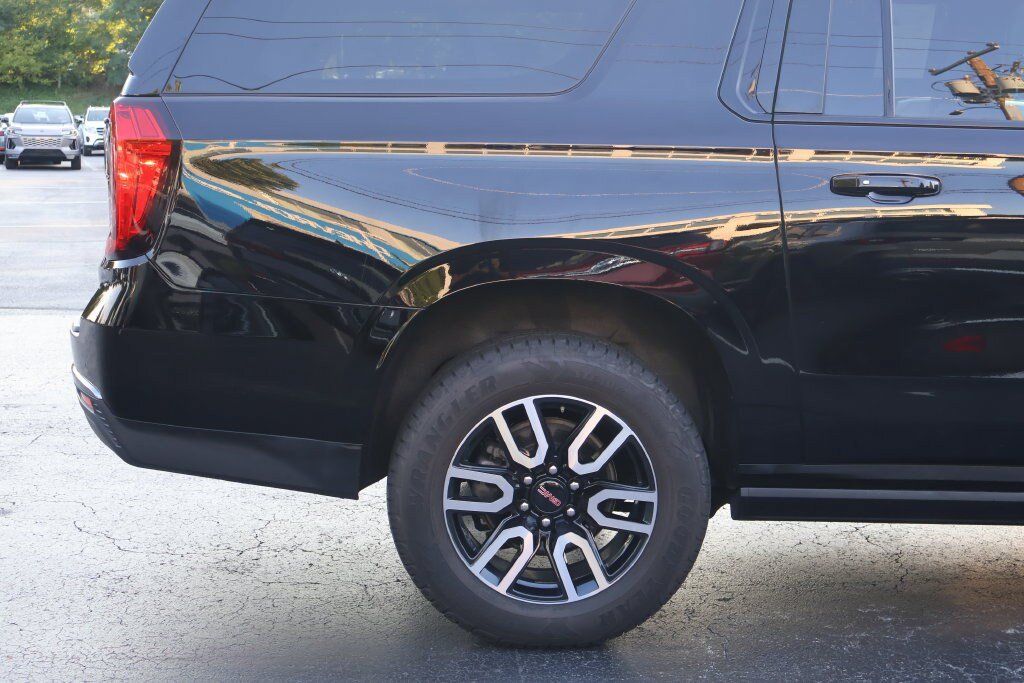 Used 2023 GMC Yukon XL AT4 w/ AT4 Premium Package AWD/4WD image 8