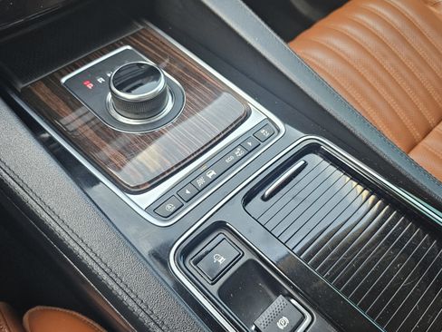 Used 2018 Jaguar F-PACE Portfolio image 39