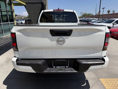 Used 2025 Nissan Frontier SV RWD image 13