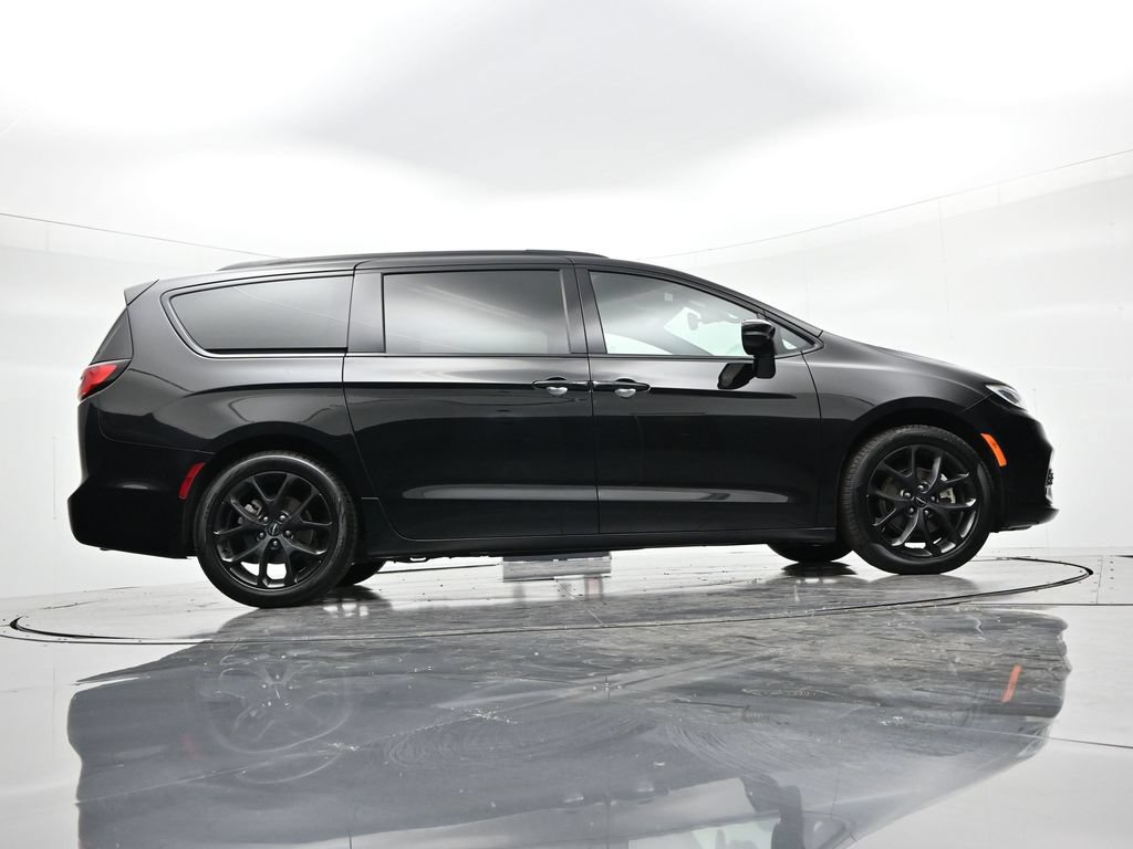 Used 2025 Chrysler Pacifica Limited FWD image 23