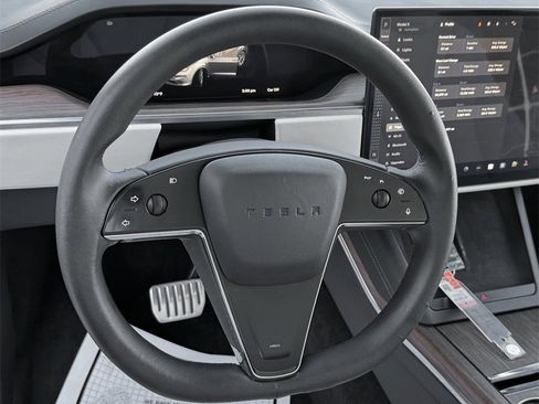 Used 2022 Tesla Model X image 24