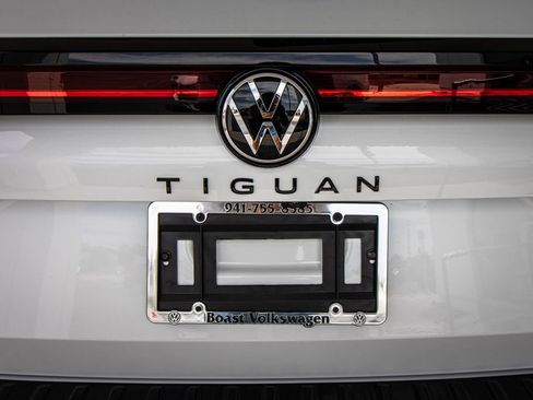 New 2026 Volkswagen Tiguan SE R-Line FWD image 15
