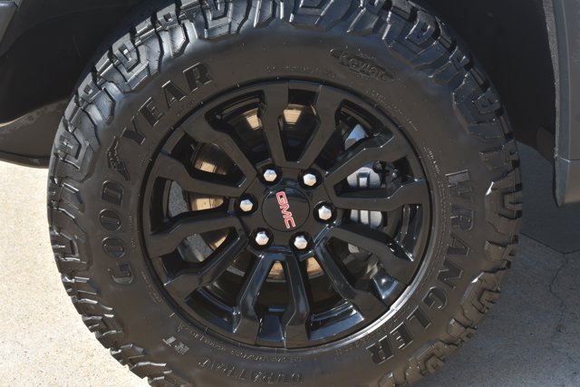 Used 2023 GMC Sierra 1500 AT4X AWD/4WD image 10