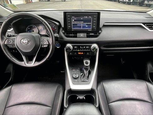 Used 2021 Toyota RAV4 XLE Premium image 16