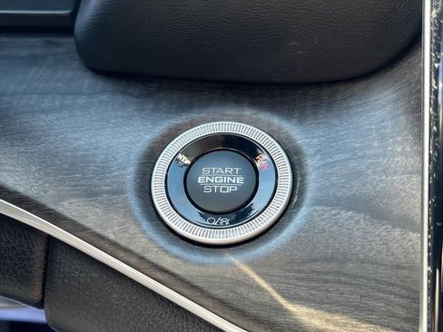 Used 2023 Jeep Grand Cherokee L Limited w/ Luxury Tech Group II image 11