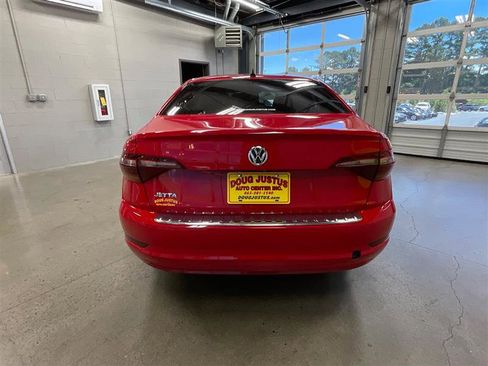 Used 2019 Volkswagen Jetta SE FWD image 4