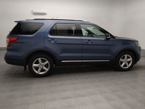 Used 2018 Ford Explorer XLT w/ Equipment Group 202A FWD image 10
