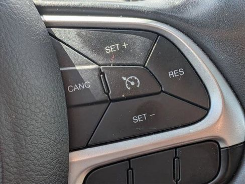 Used 2018 Jeep Compass Latitude w/ Cold Weather Group image 12