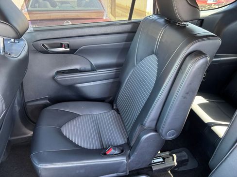 Used 2025 Toyota Highlander XSE image 42