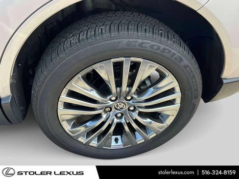 Used 2023 Toyota Venza Limited AWD/4WD image 10