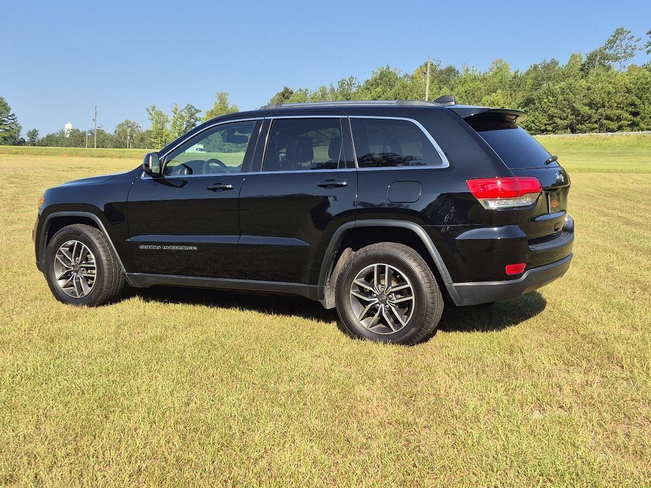 Used 2019 Jeep Grand Cherokee Laredo w/ Laredo X Package RWD image 5