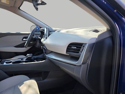 Used 2023 Nissan Rogue SV image 12