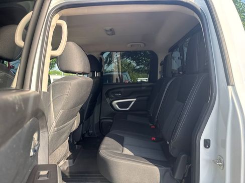 Used 2018 Nissan Titan SV AWD/4WD image 27