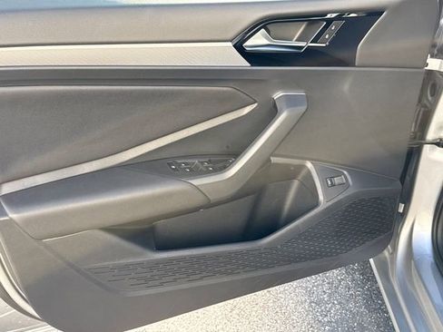 Used 2019 Volkswagen Jetta R-Line w/ R-Line Cold Weather Package image 8