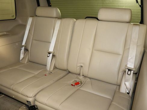 Used 2013 Cadillac Escalade Luxury AWD/4WD image 14