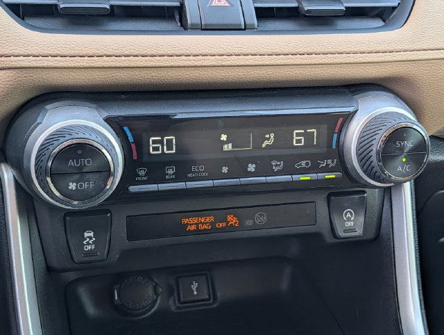 Used 2021 Toyota RAV4 XLE FWD image 17