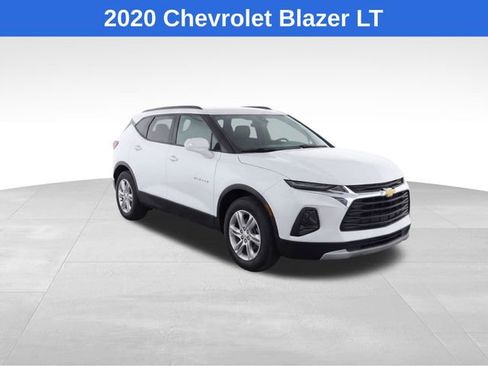 Used 2020 Chevrolet Blazer LT image 2