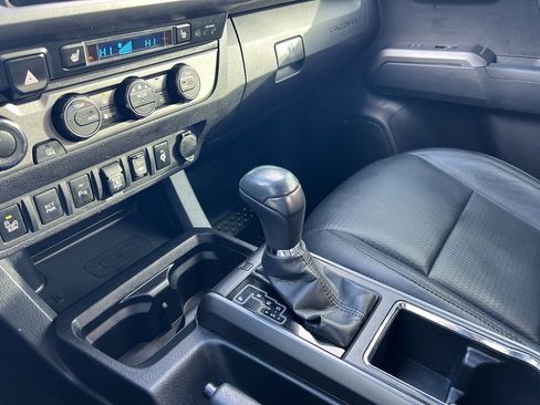 Used 2019 Toyota Tacoma TRD Off-Road image 30