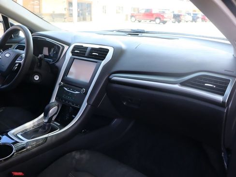 Used 2014 Ford Fusion SE FWD image 17