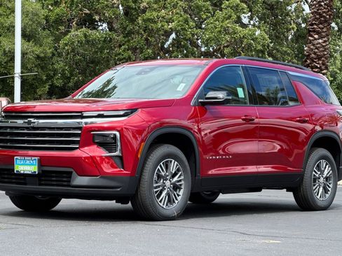 New 2026 Chevrolet Traverse LT w/ Driver Confidence Package AWD/4WD image 7