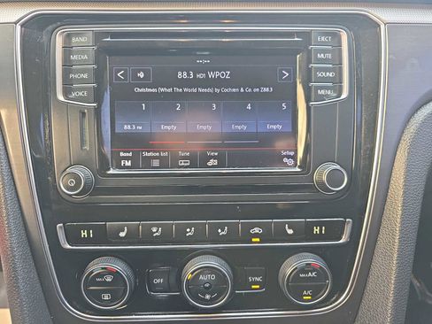 Used 2017 Volkswagen Passat 1.8T R-Line image 18