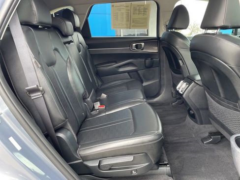 Used 2024 Kia Sorento S image 32