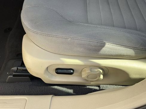 Used 2019 Ford Taurus SE image 19