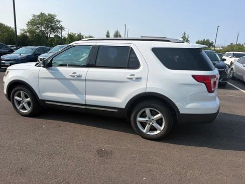 Used 2017 Ford Explorer XLT AWD/4WD image 9