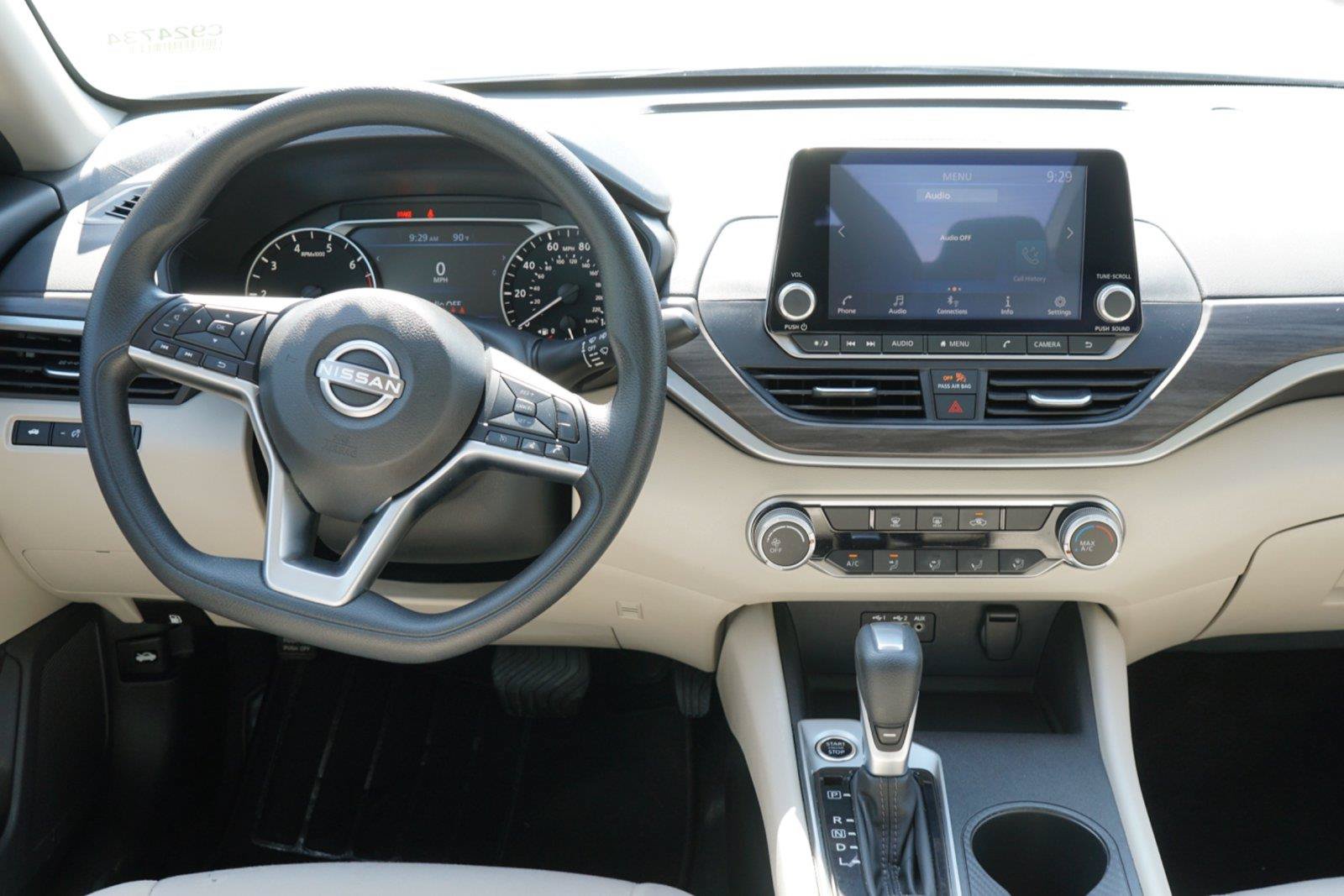 Used 2025 Nissan Altima 2.5 SV FWD image 25