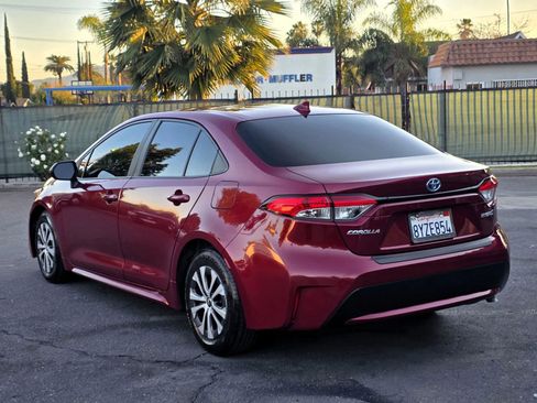 Used 2022 Toyota Corolla LE w/ Premium Interior Package image 3
