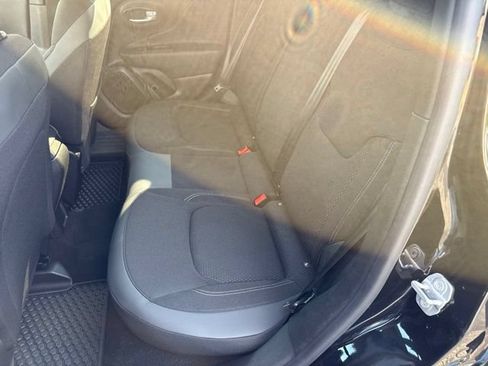 Used 2023 Jeep Renegade Latitude w/ Premium Group AWD/4WD image 14