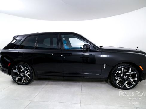 New 2026 Rolls-Royce Cullinan Black Badge image 10