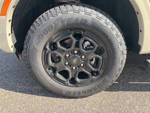 New 2025 Ford Ranger Lariat w/ Black Appearance Package image 21