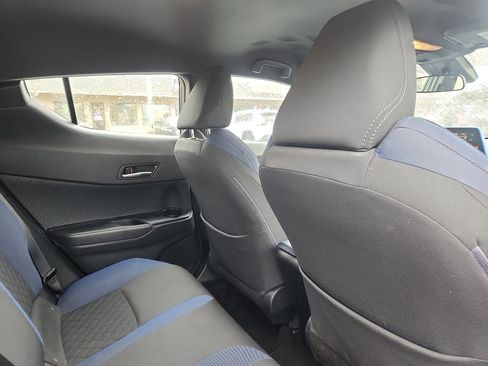 Used 2021 Toyota C-HR XLE FWD image 27
