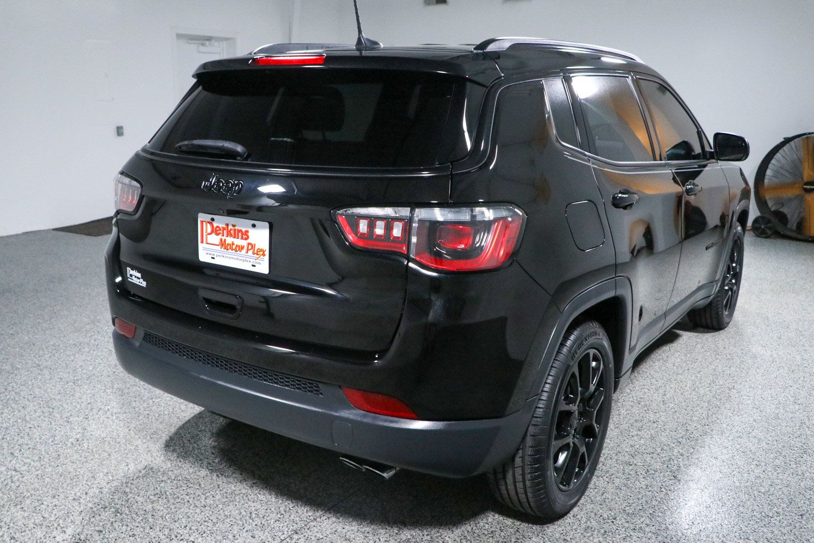 Used 2022 Jeep Compass Latitude FWD image 7