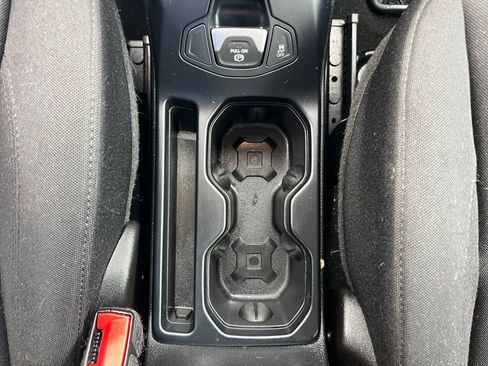 Used 2019 Jeep Renegade Latitude w/ Cold Weather Group image 31