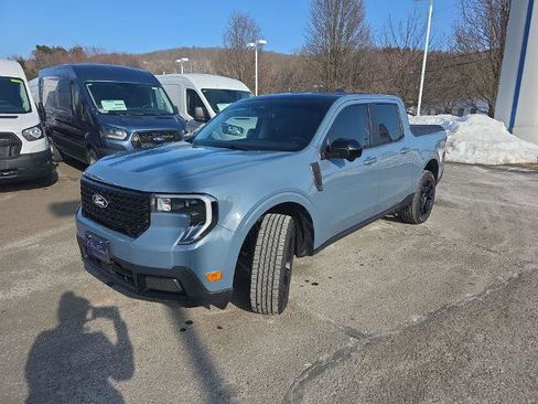Certified 2025 Ford Maverick Lariat w/ Black Appearance Package image 3