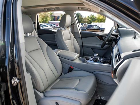 Used 2017 Audi Q7 3.0T Prestige image 34