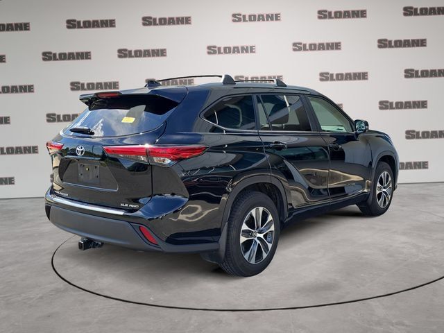Used 2023 Toyota Highlander XLE AWD/4WD image 5