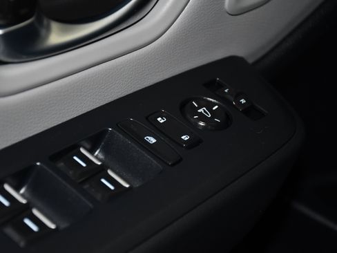 Certified 2025 Honda Pilot Touring image 34