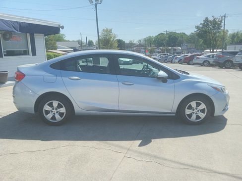 Used 2017 Chevrolet Cruze LS image 4