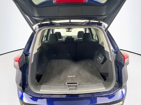 Used 2024 Nissan Rogue SV image 23