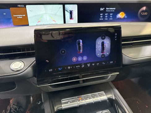 New 2025 Lincoln Nautilus Reserve image 18