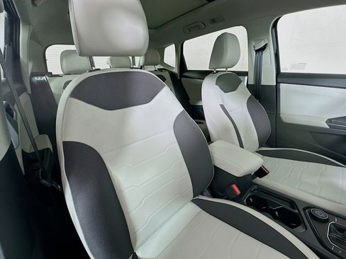 New 2025 Volkswagen Taos SE w/ Panoramic Sunroof Package image 26